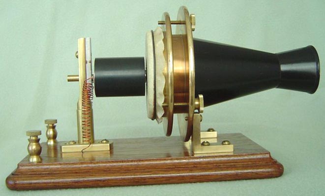 اولین تلفن؛ تلفن اختراعی گراهام بل