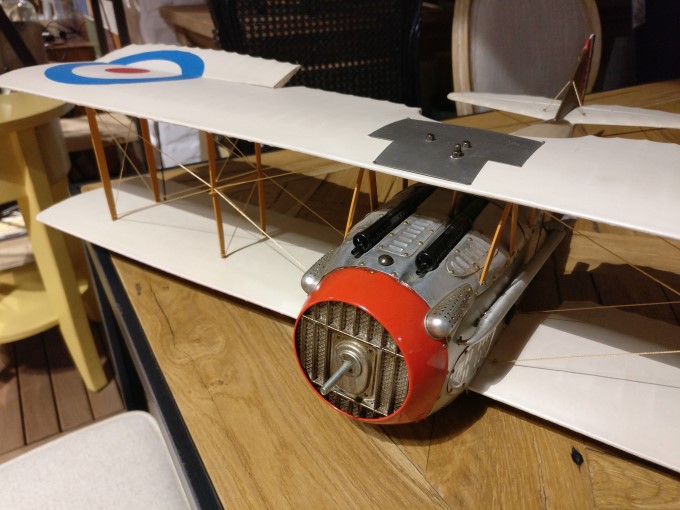 نمونه عکس وان پلاس 3 از مدل هواپیما