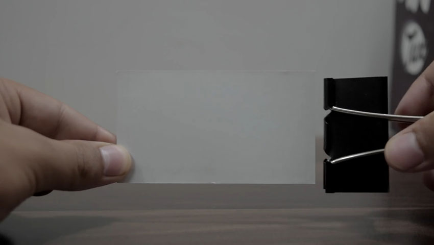 ساخت پایه گوشی با استفاده از گیره کاغذ (تصویر 1)
