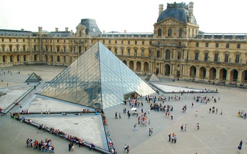 Louvre-Pyramid-Paris