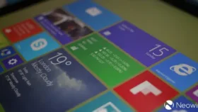 لوگوی ویندوز در کنار متن Windows apps به نشانه تغییر استراتژی نام‌گذاری مایکروسافت برای اپلیکیشن‌ها