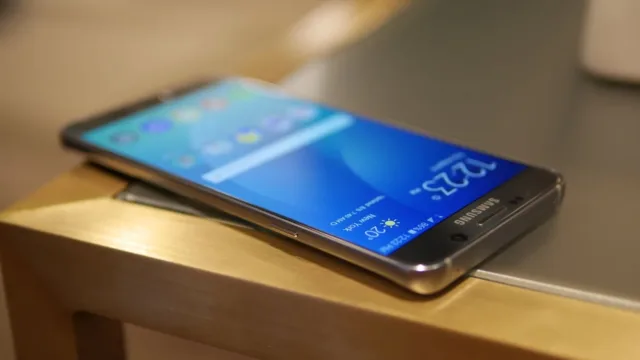 Samsung Galaxy S6 edge Plus 17