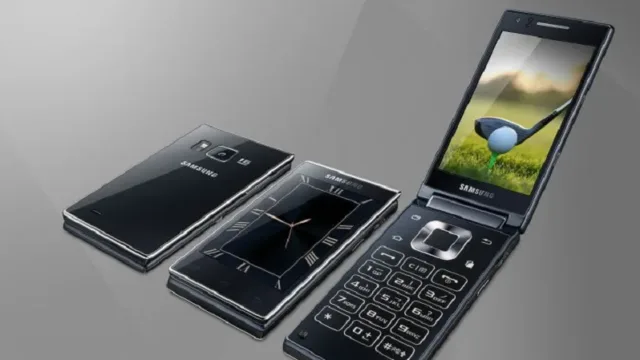 Samsung SM G9198 Android flip phone