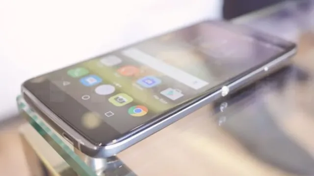 آلکاتل Idol 4s