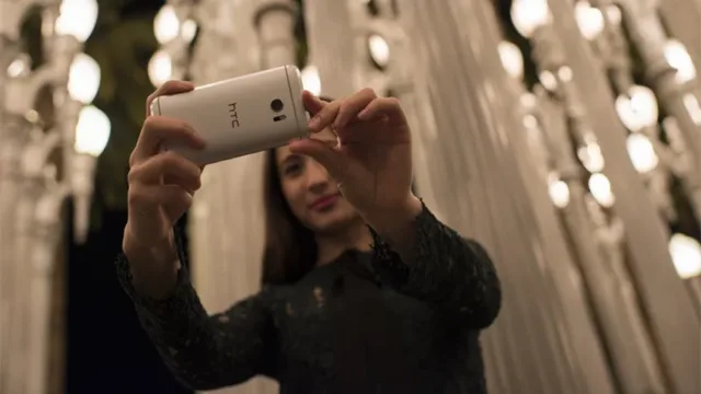 عکس سلفی برای دریافت HTC 10 رایگان