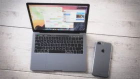 مک بوک پرو مجهز به پنل لمسی OLED