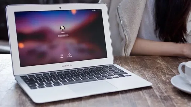 کارشناسان از پیش‌بینی توقف تولید مک‌بوک‌ایرهای 11 اینچی می‌گویند