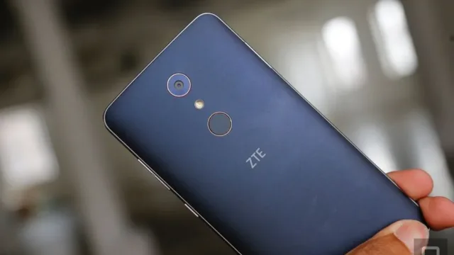 زد تی ای Zmax Pro
