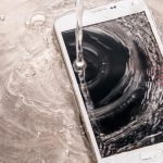 5 گام برای تعمیر گوشی‌های آسیب دیده به وسیله آب