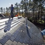 ایلان ماسک بر روی تولید سقف‌های خورشیدی کار می‌کند