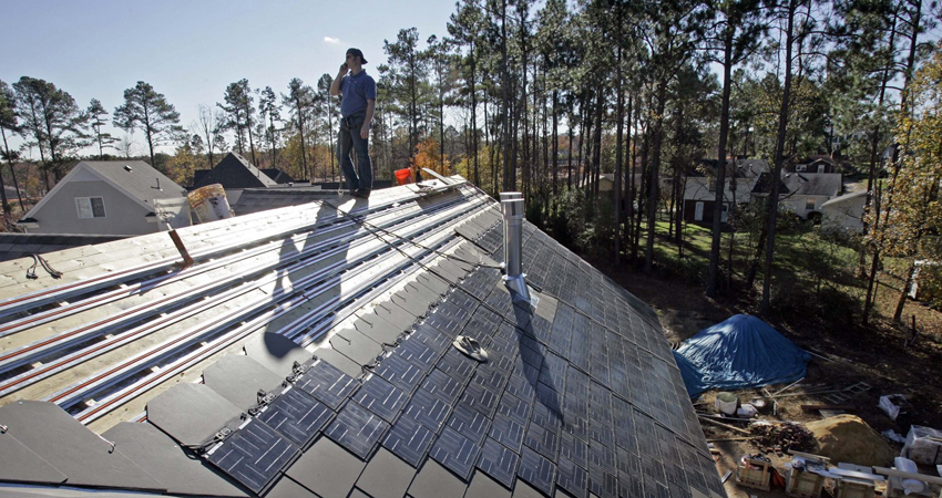 ایلان ماسک بر روی تولید سقف‌های خورشیدی کار می‌کند