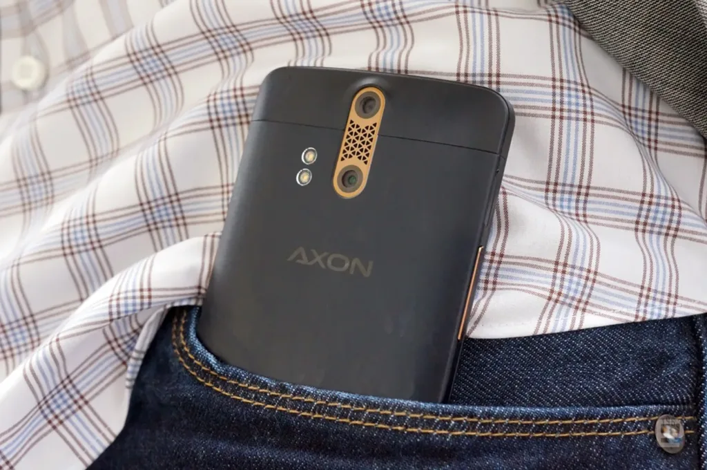 11-zte-axon-1
