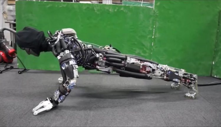 Kengoro، ربات انسان نمایی که با عرق کردن خود را خنک می‌کند