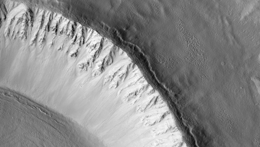 کشف پهنه وسیعی از یخ در مریخ که کمک زیادی به فضانوردان خواهد کرد