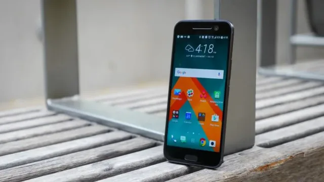 تصاویر به بیرون درز کرده از اندروید نوقا بر روی HTC 10