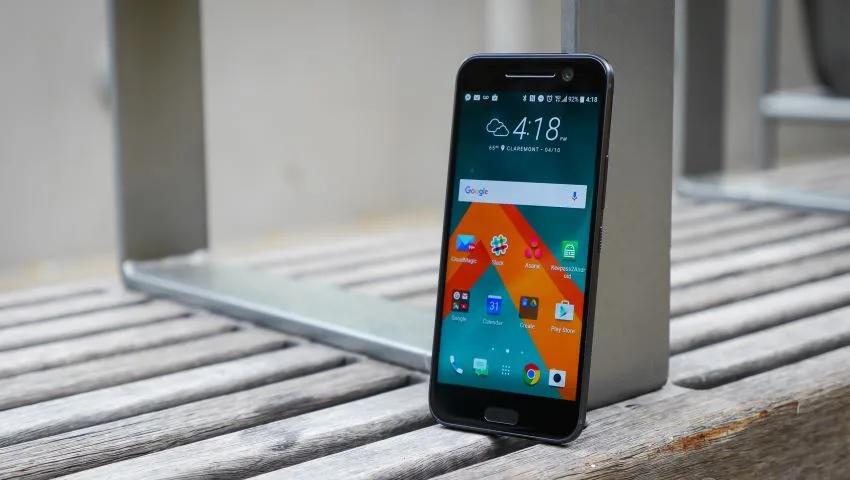 تصاویر به بیرون درز کرده از اندروید نوقا بر روی HTC 10