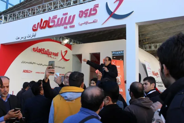 غرفه پیشگامان با حضور بهمن هاشمی