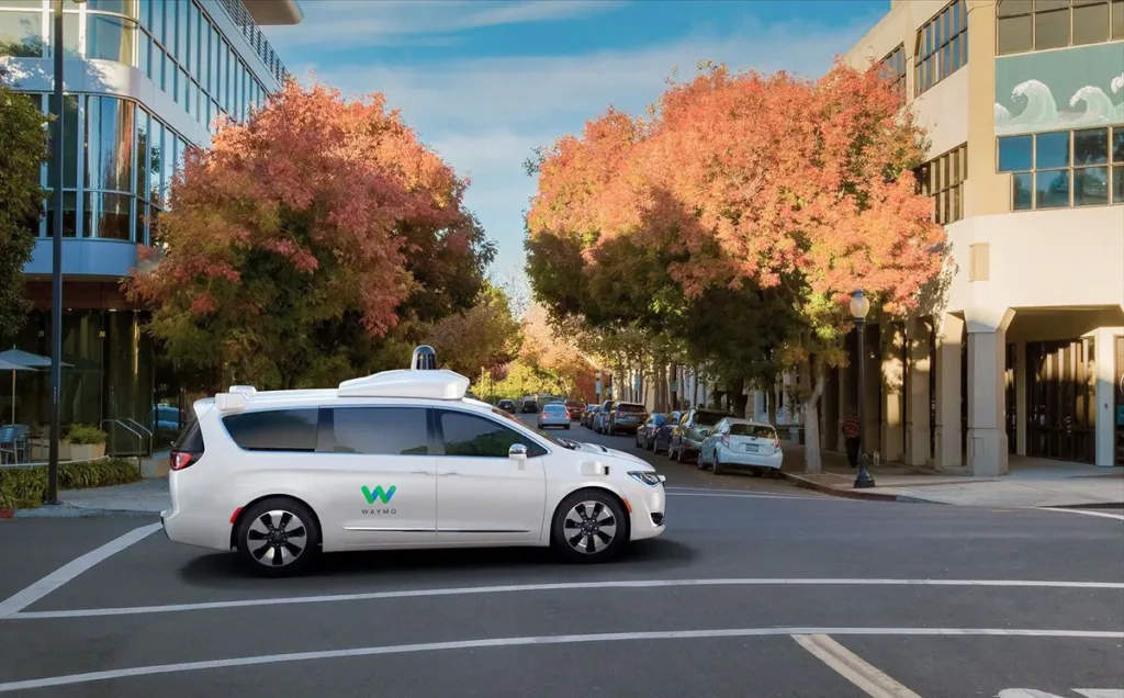 کرایسلر پاسیفیکا، نخستین اتومبیل خودران Waymo آلفابت