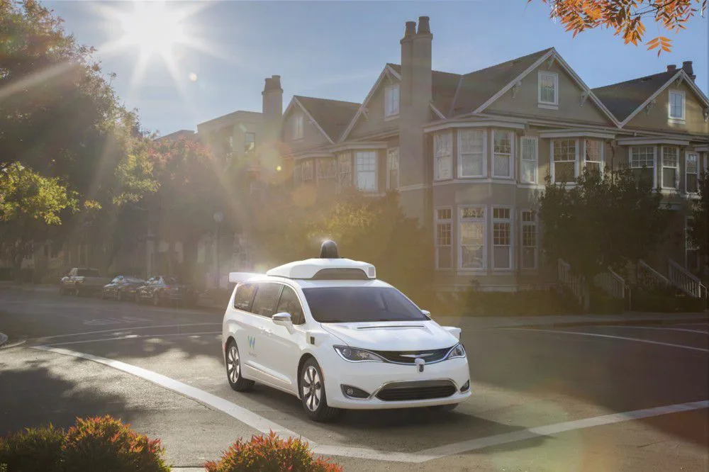 کرایسلر پاسیفیکا، نخستین اتومبیل خودران Waymo آلفابت