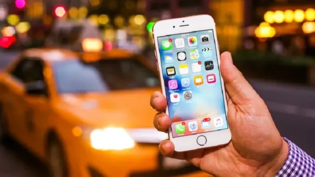نسخه 10.2 سیستم عامل iOS اپل مشکل باتری آیفون را تشدید می کند