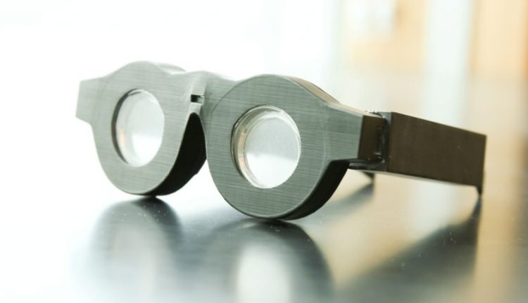 ابداع نوعی عینک که قابلیت فوکوس خودکار دارد!
