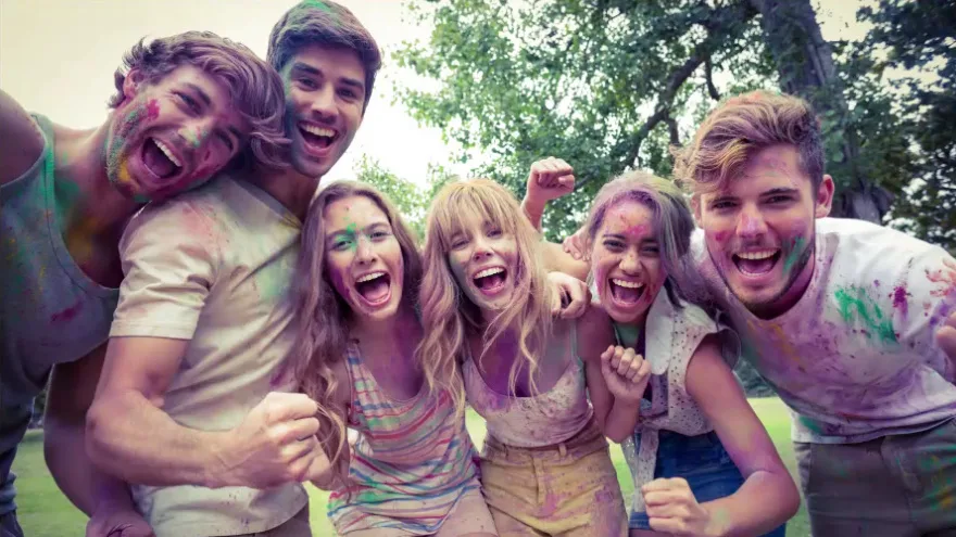 Super-wide-selfie-camera-for-group-shots