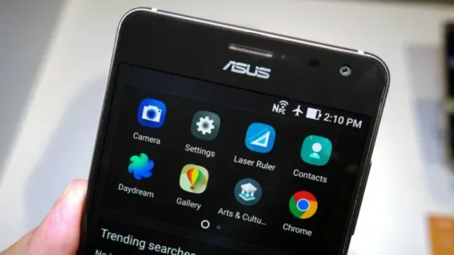 نگاه نزدیک به ایسوس «زنفون ای‌آر» [CES 2017]