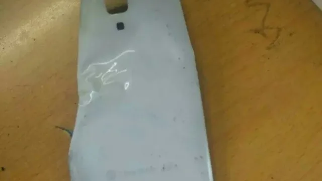 انفجار گوشی Xiaomi Mi 4 در یک کلاس درس به هنگام شارژ شدن