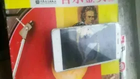 انفجار گوشی Xiaomi Mi 4 در یک کلاس درس به هنگام شارژ شدن