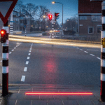 چراغ‌های ترافیکی جدیدی در هلند برای کاربران گوشی به دست و حواس‌پرت نصب می‌شوند