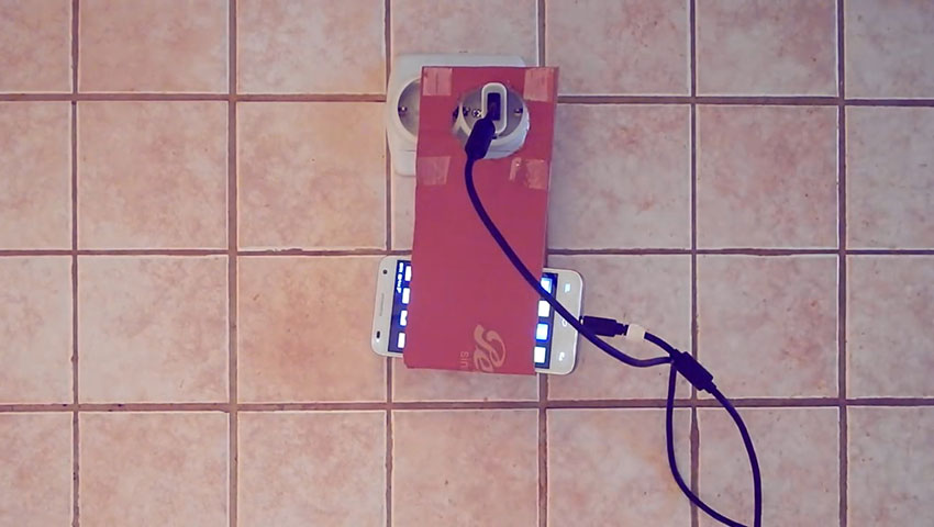 نگهدارنده ساده گوشی برای اتصال به شارژر