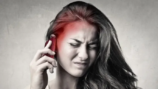 ۱۳ راه برای کاهش قرارگیری در معرض پرتوهای مضر موبایل