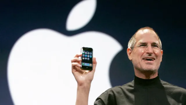 The evolution of the iPhone infographic: From first iPhone to iPhone 10