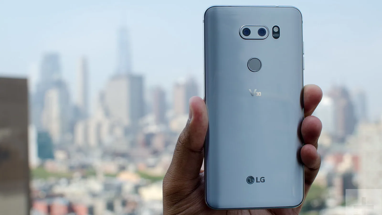 ال جی وی 30 (LG V30) نسخهی 2018 مجهز به هوش مصنوعی خواهد بود