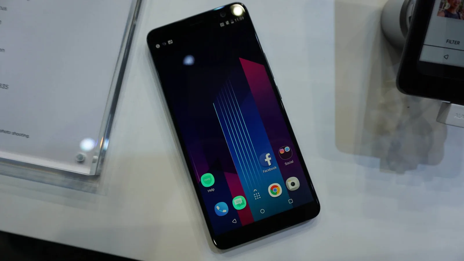 روند نزولی فروش HTC همچنان ادامه دارد