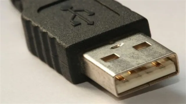 چرا USB فقط از یک طرف قابل استفاده است؟