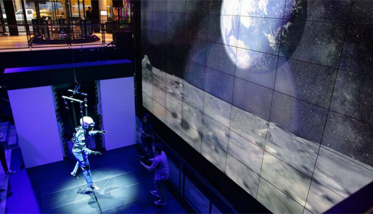سامسونگ پیاده‌روی بر روی کره ماه را به کمک واقعیت مجازی شبیه‌سازی می‌کند!