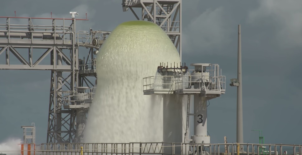 پخش 450 هزار گالون آب در 1 دقیقه توسط ناسا