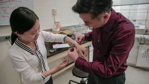 Self-Powered Electric Bandages
