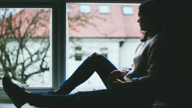 چگونه تنها باشیم، اما خوشحال زندگی کنیم؟