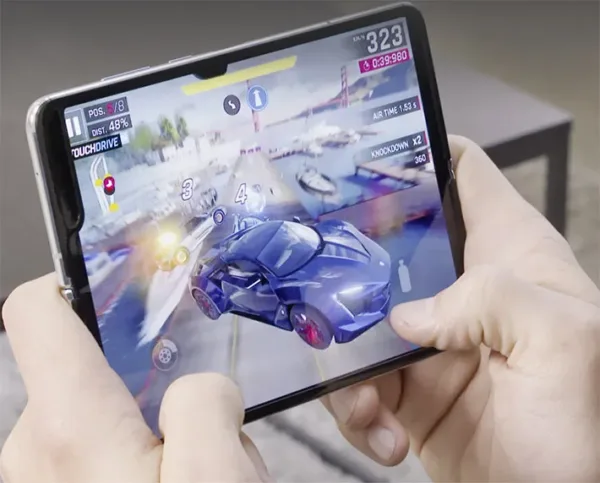 Galaxy Fold در یک ویدئوی بی‌صدا رونمایی شد