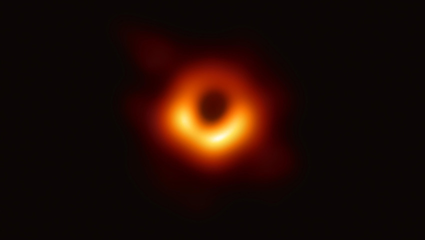 اولین تصویر واقعی یک سیاه‌چاله از آن سوی کهکشان‌ها