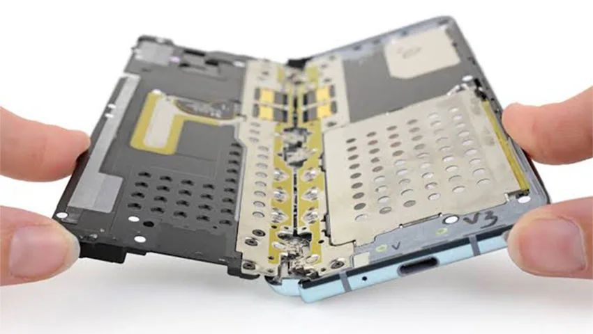 حذف پست کالبدشکافی گلکسی فولد در iFixit به درخواست سامسونگ!