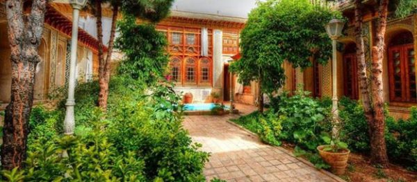 در شیراز به جز حافظیه و سعدیه کجا می‌توان رفت
