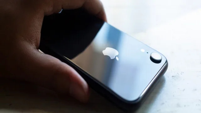 آیفون ایکس آر پرفروشترین گوشی سال 2019