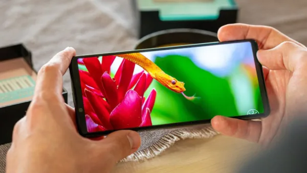 صفحه نمایش اکسپریا 1 II