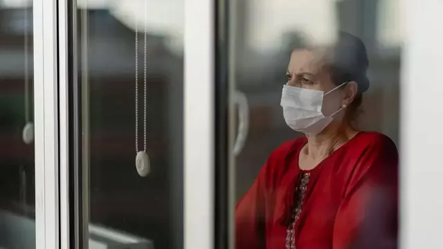 چرا ویروس کرونا به افراد مسن بیشتر صدمه می‌زند؟