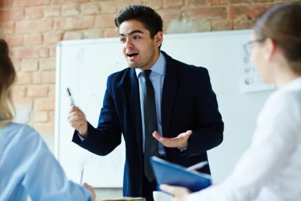گام‌های تکنیکی برای بهبود مهارت سخنرانی