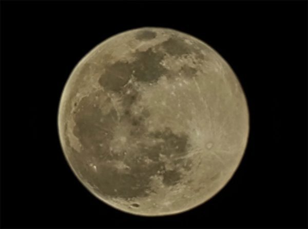 عکس ماه گلکسی اس 21 اولترا