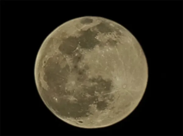 عکس ماه گلکسی اس 21 اولترا